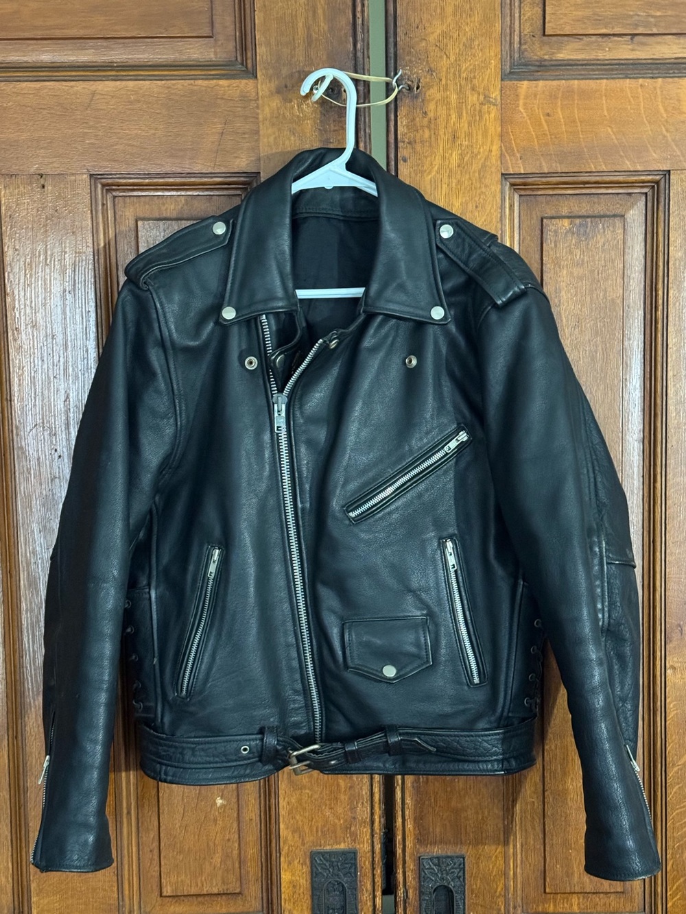 Leather Biker Motorcycle Jacket. Measurements in pics. Excellent